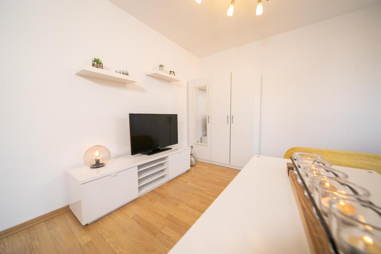 Studio Shiny - Zentral Mit Balkon - Messe - Kueche นอยส์ ภายนอก รูปภาพ